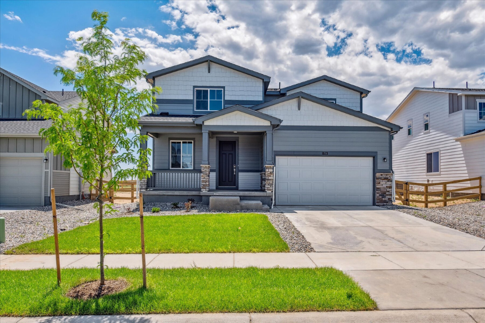 1008 813 Hummocky Way