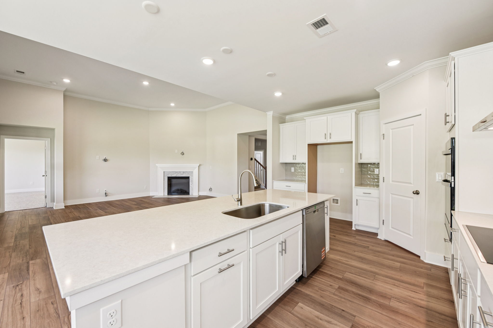 A kitchen with white cabinets.