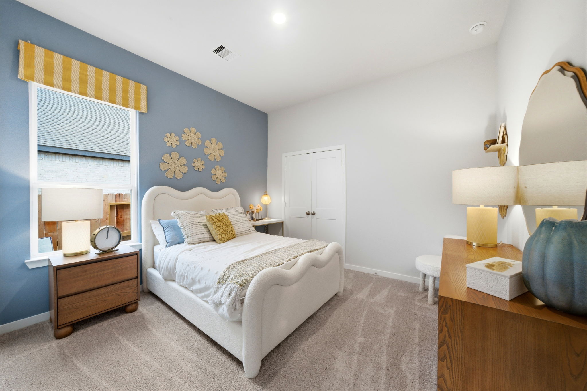 A bedroom with a bed and a desk.