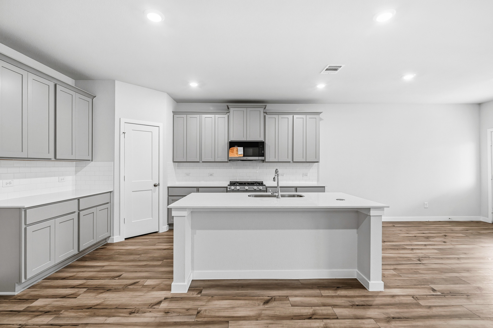 A kitchen with white cabinets.
