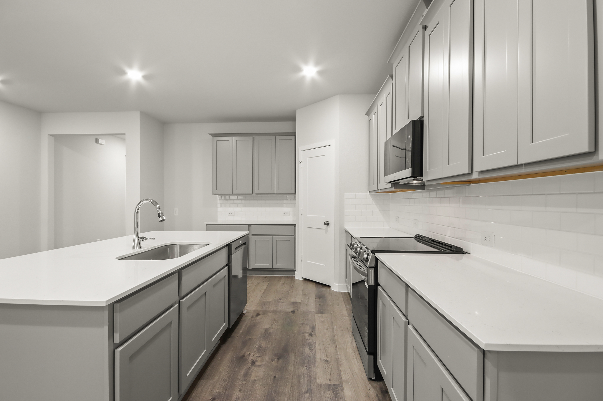 A kitchen with white cabinets.