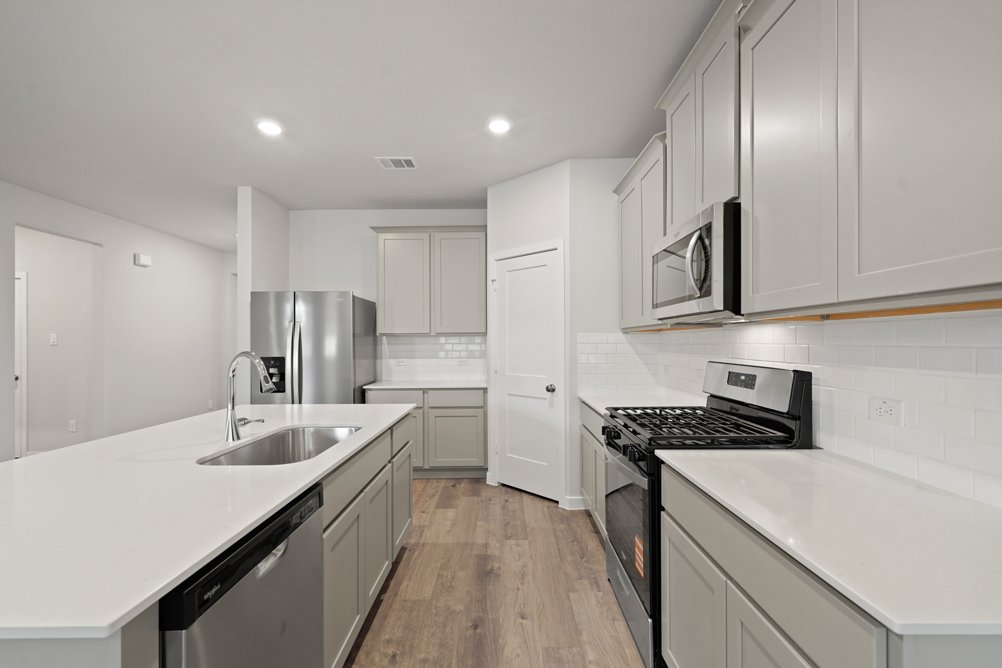A kitchen with white cabinets.