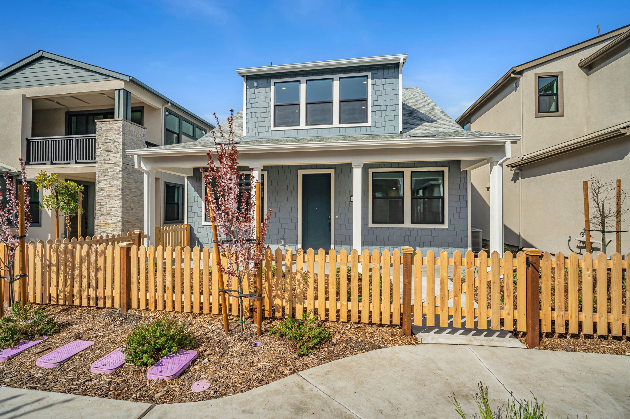 0093 1542 Waterside Lane